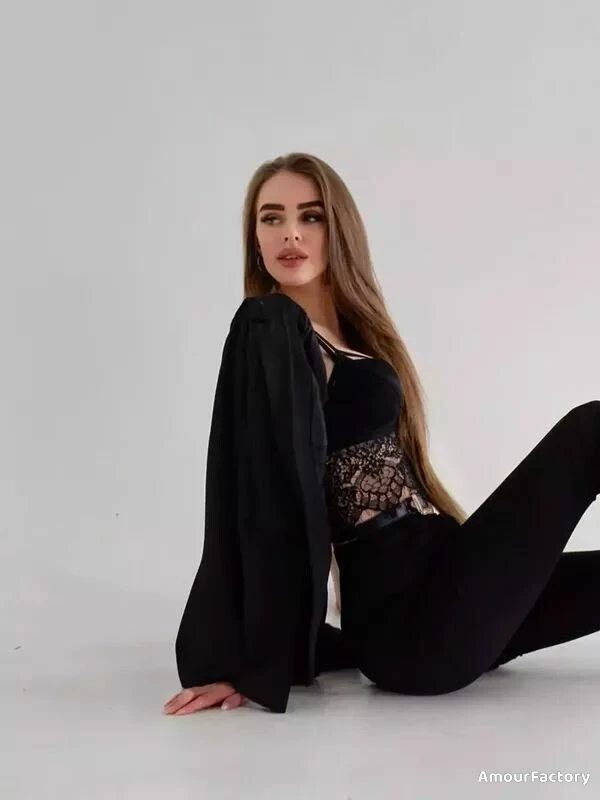 Leisan, 23