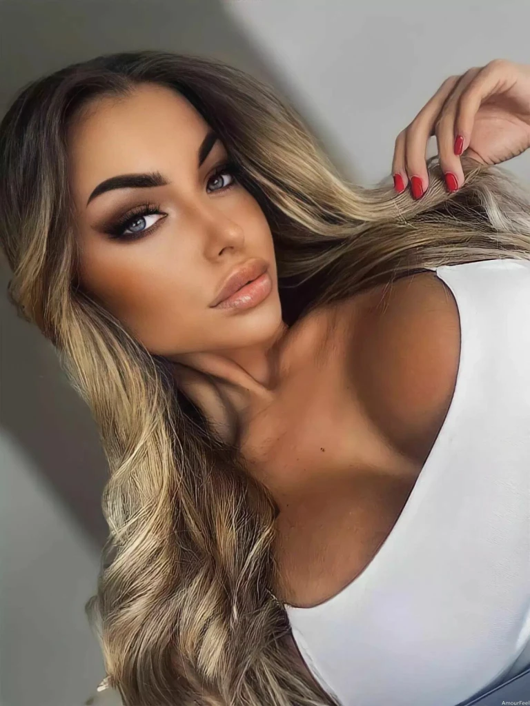 Alina Roxana Profile image 5