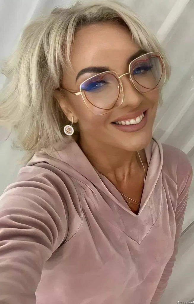 Oksana Profile image 4