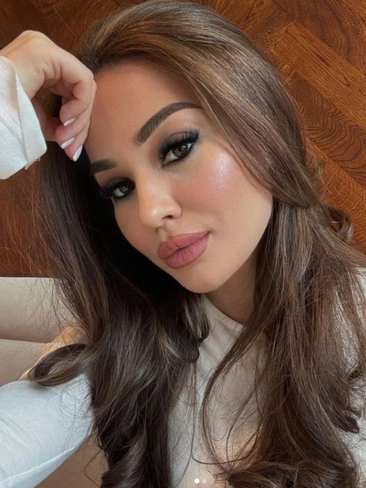Ayesha Khan Profile image 1