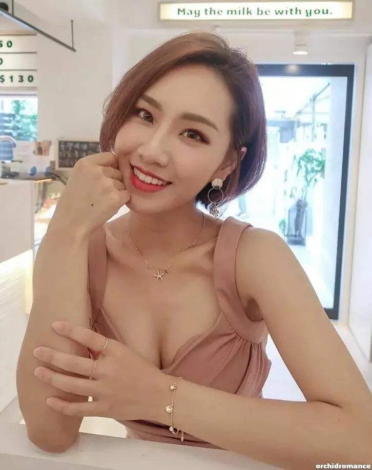 Lin Profile image 4