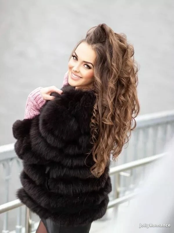 Palina, 27