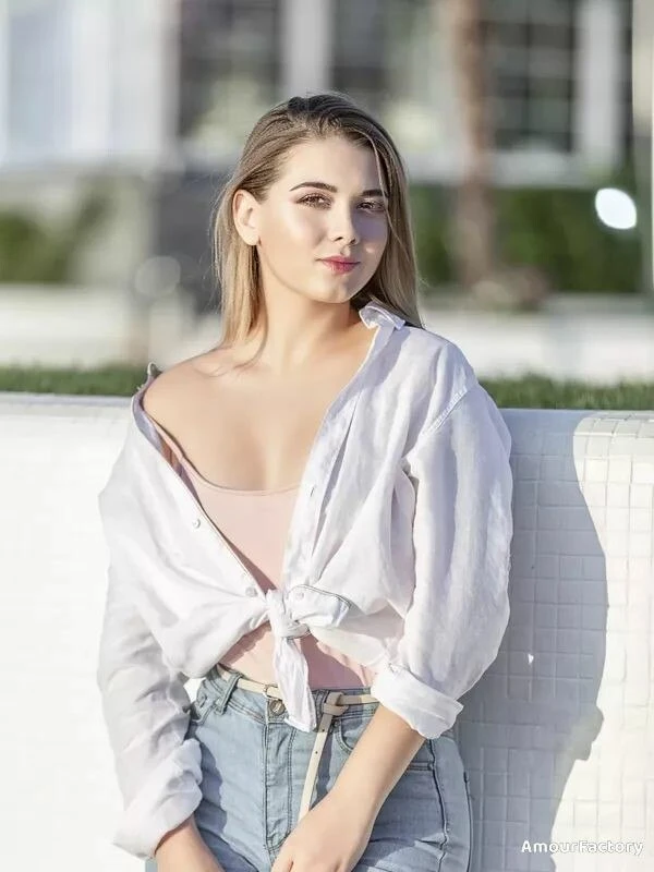 Tetiana, 22