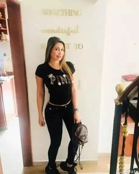 Paola Profile image 4