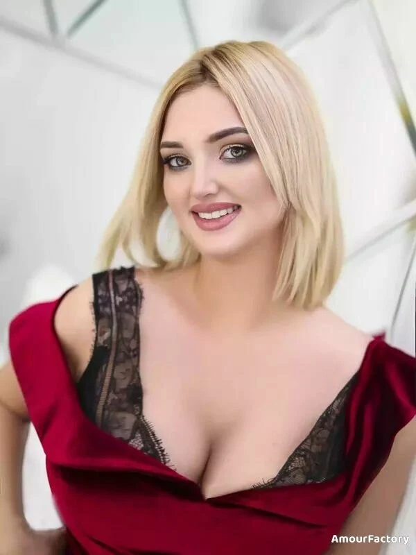 Viktoriia, 25