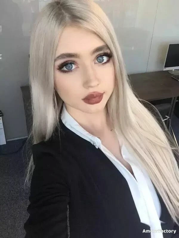 Alla, 24
