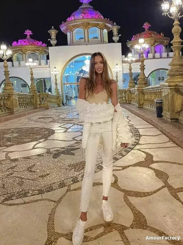 Maria, 23