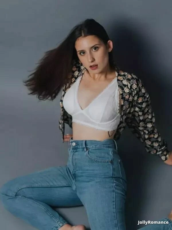 Elena, 22
