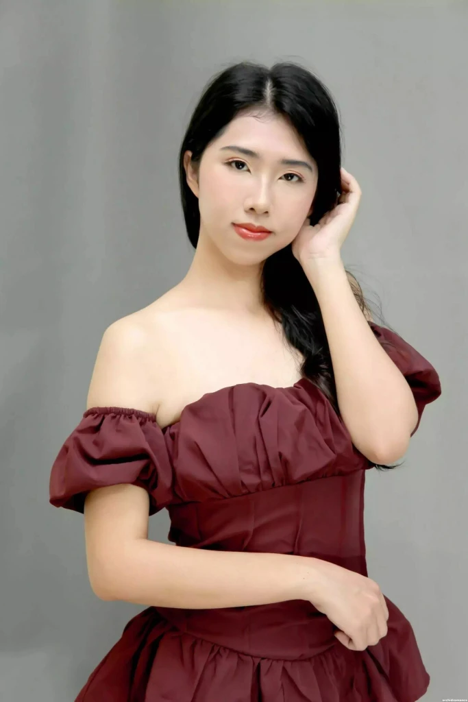 Lona Profile image 6