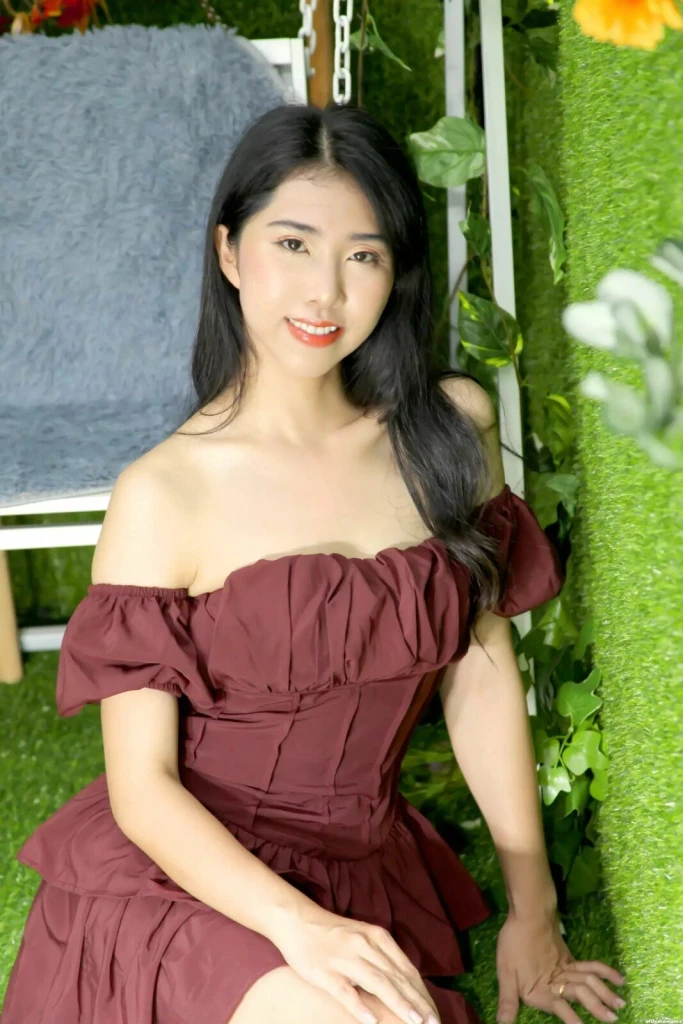 Lona Profile image 2