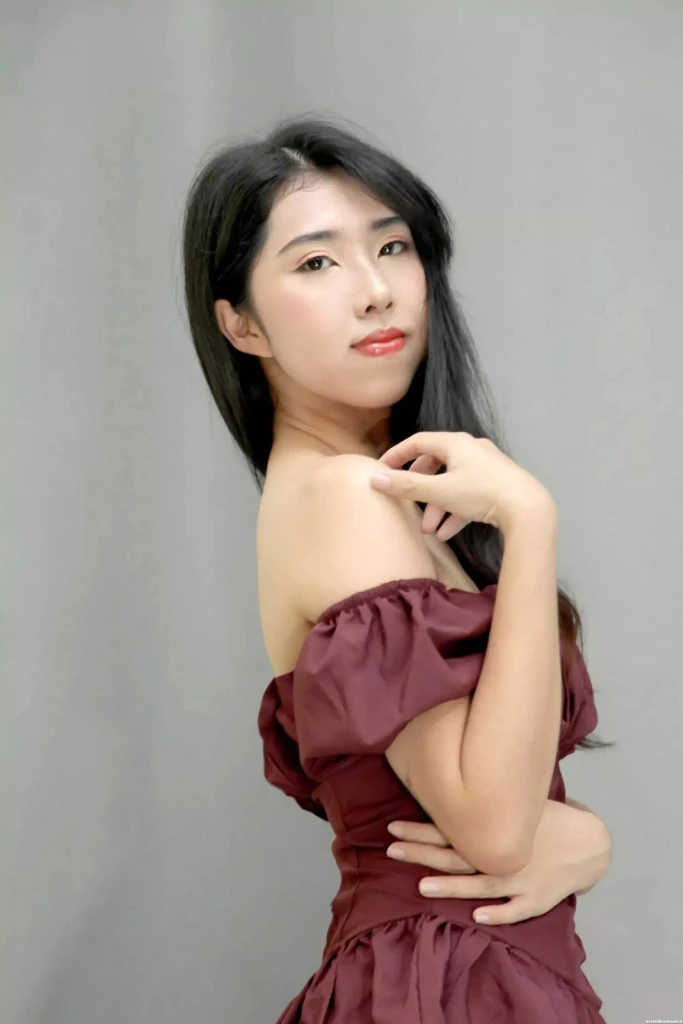 Lona Profile image 4