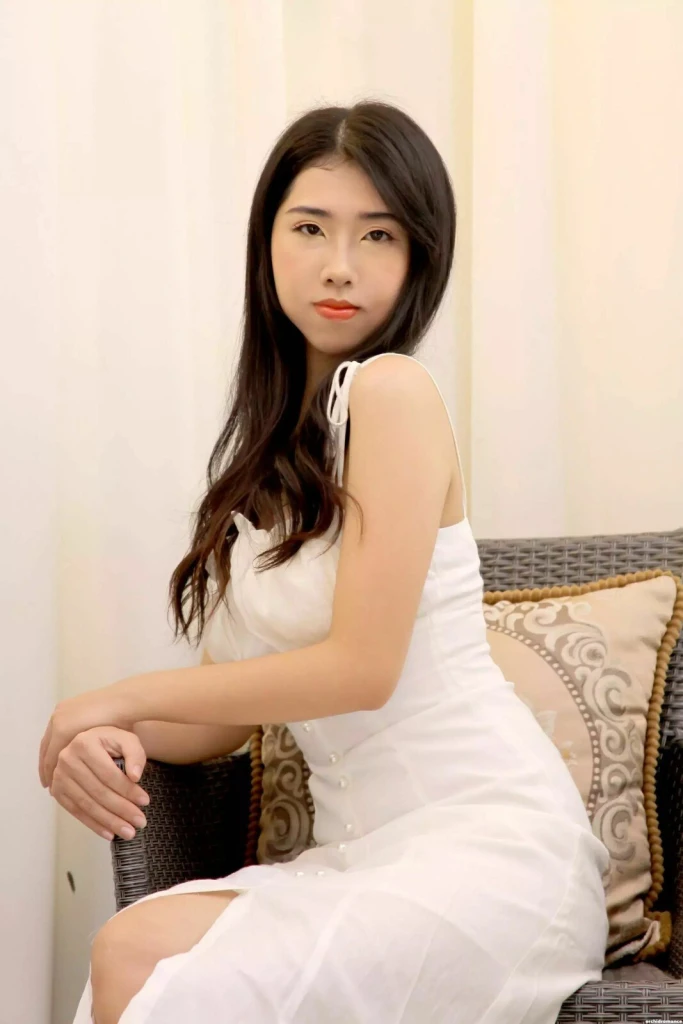 Lona Profile image 5