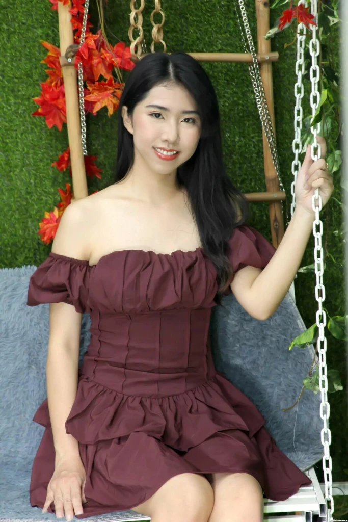 Lona Profile image 1