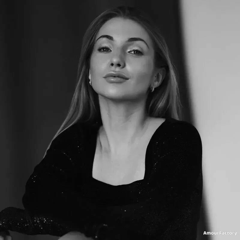 Anna, 27