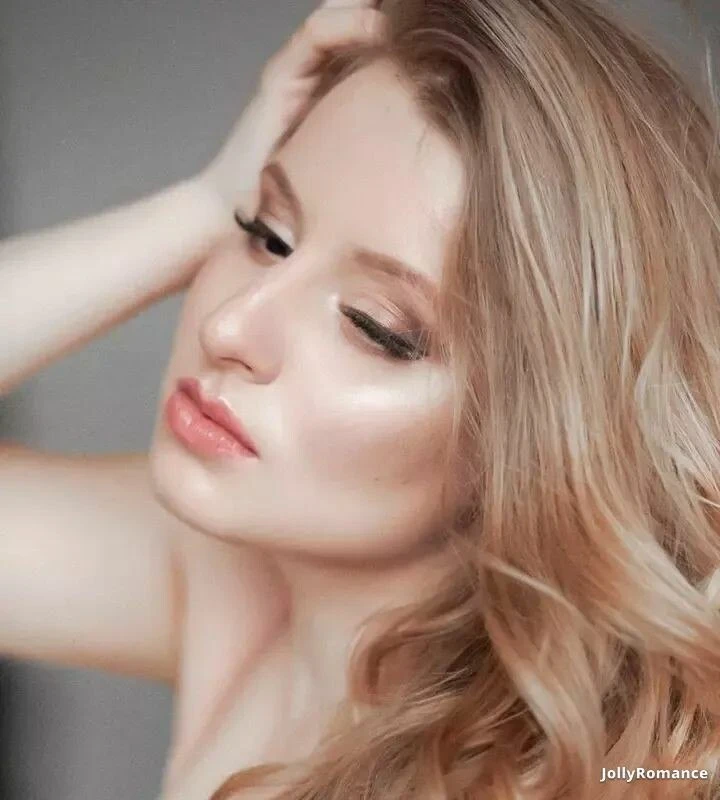 Anna Profile image 1