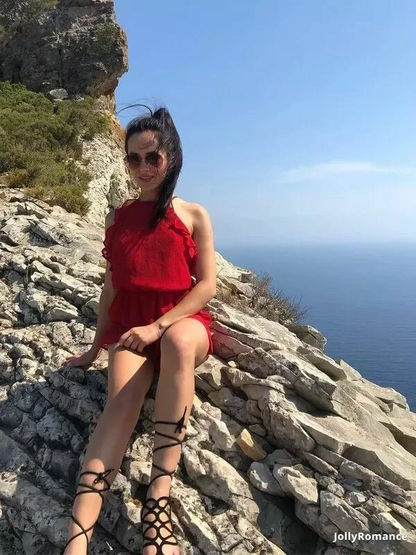 Elena Profile image 4
