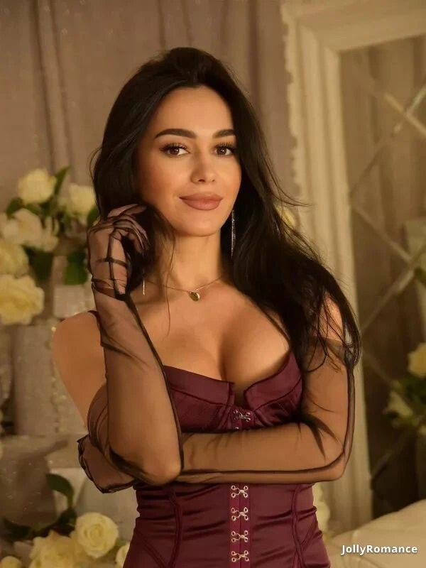 Elena Profile image 2