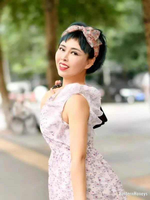 Lily Profile image 2