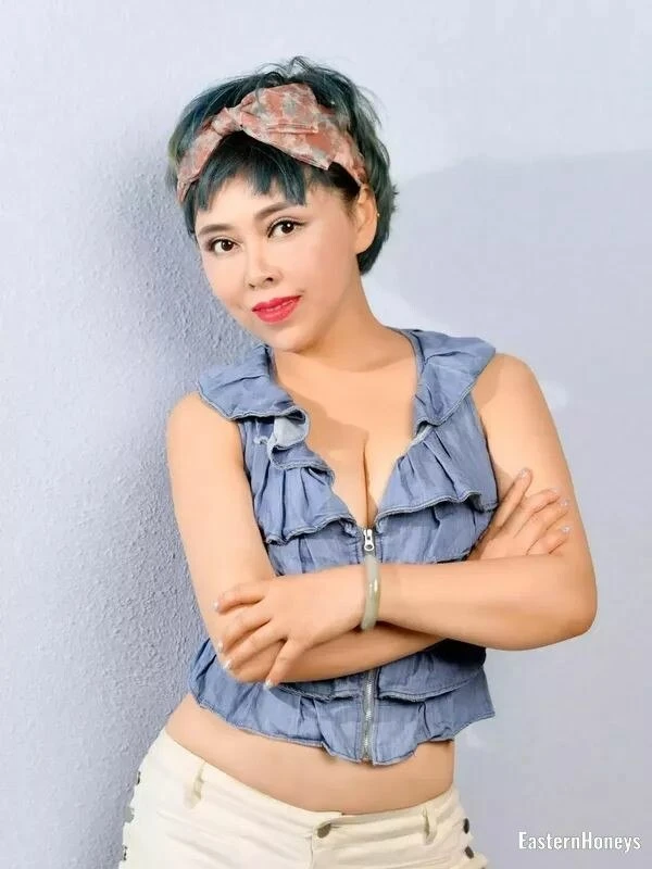 Lily Profile image 1