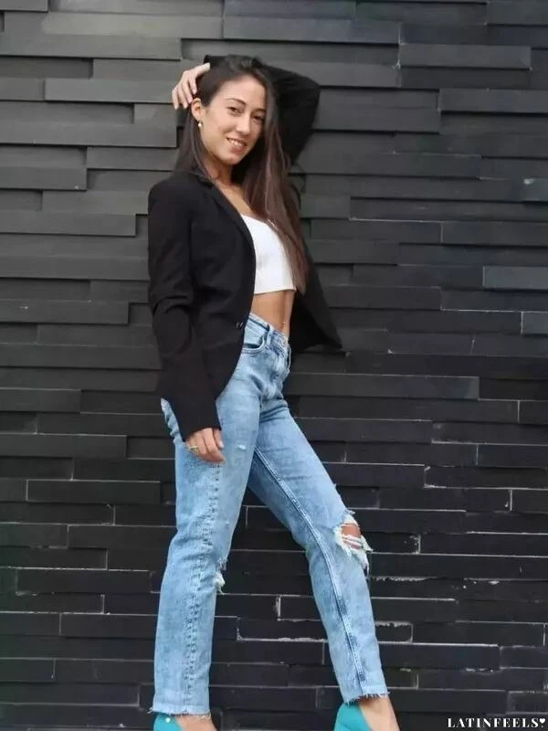 Carmen Profile image 1