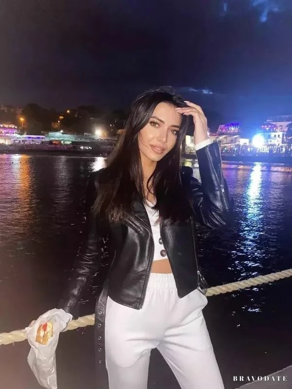 Alvina Profile image 2