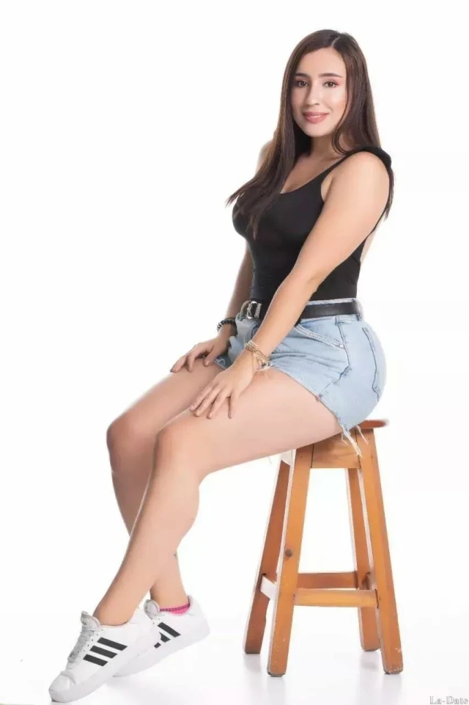 Gloria Profile image 3